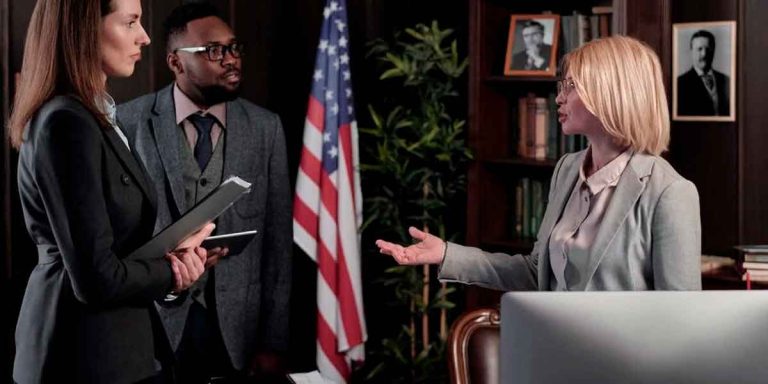 Read more about the article Is a probate lawyer the same as an estate attorney?